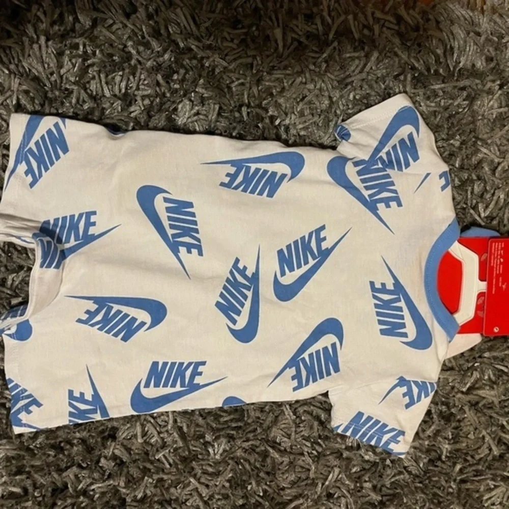 Nike baby unisex shortsleeved shorttall size 0-6 month - Picture 6 of 6